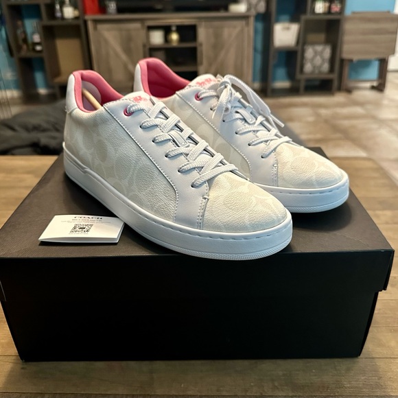 Coach Clip Low Top Sneaker In Signature Canvas in Optic White Petunia Size 10 - Picture 4 of 13